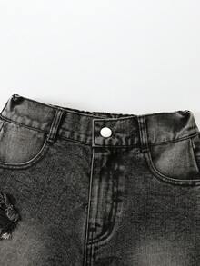 Sparklyn 少女Y2K复古水洗灰黑色牛仔短裤，宽松直筒版型，面料柔软舒适，休闲时尚的蝴蝶刺绣口袋设计，适合夏季度假穿着。 - 黑色 - 查看 3