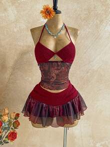 Soleia Set Atasan Halter Berpotongan Motif Kacang Mete dan Rok Mini untuk Liburan Wanita - Burgundy - View 5
