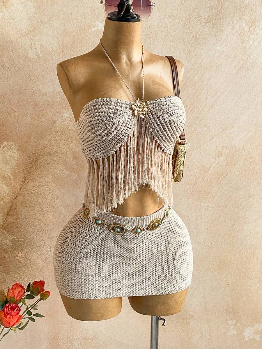 Soleia Bộ đồ du lịch nữ màu trơn, viền tua rua, đính hoa kim loại, gồm áo hai dây và chân váy ngắn. - Màu be - Xem 1