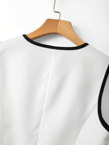 SHEIN PETITE 女士白色黑色V领不对称单排扣荷叶边下摆时尚休闲无袖衬衫，优雅显瘦，春夏款 - 白色 - 查看 8