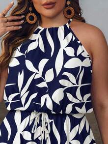 SHEIN CURVE+ Áo liền quần nữ cỡ US22, thích hợp cho lễ hội âm nhạc, kỳ nghỉ biển, phong cách bohemian, in họa tiết cây cỏ, kiểu dáng thường ngày, cổ yếm, thích hợp cho kỳ nghỉ. Áo liền quần ngắn dễ thương dành cho nữ, thích hợp cho nữ. - Màu xanh hải quân - Xem 4