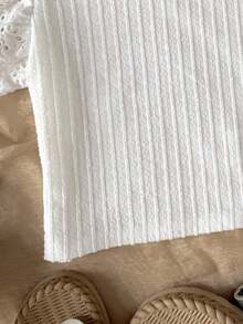 SHEIN Áo thun tay ngắn cổ vuông, chất liệu vải họa tiết, kiểu dáng giản dị, thoải mái dành cho bé gái tuổi teen. - trắng - Xem 3