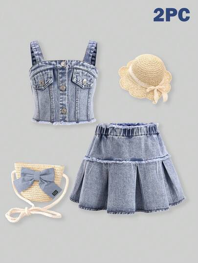 Bộ đồ mùa hè cho bé gái gồm áo ba lỗ denim màu xanh nhạt và chân váy xếp ly xòe rộng, thiết kế eo chun, món đồ thiết yếu thời trang cho bé gái, phù hợp cho trang phục thường ngày đơn giản, đi chơi, dự tiệc, mẫu mới mùa hè 2026.