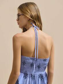 Nöista Áo hai dây cổ yếm với thiết kế xếp ly ở phần ngực và rộng rãi ở phần dưới ngực, chất liệu vải thêu màu xanh dương. Thích hợp cho mùa hè, mùa xuân, lễ hội âm nhạc, trang phục thường ngày, đi biển, du lịch, nghỉ lễ dành cho nữ. - Màu xanh lam - Xem 7