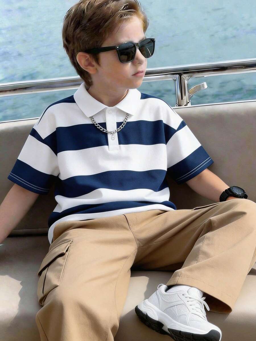 SHEIN 2件套,买一送一,男童休闲韩版宽松蓝白条纹T恤Polo衫和工装裤套装,适合通勤、上学、度假、运动、郊游、家庭聚会、春夏穿着。 - 彩色 - 查看 1