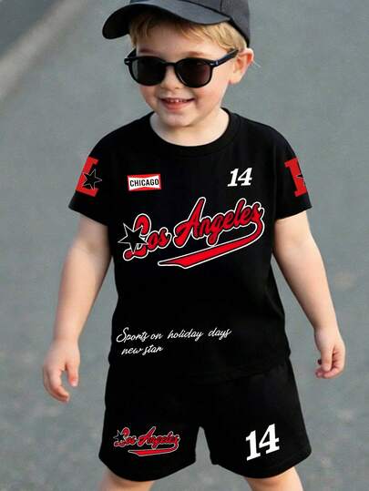 两件套幼儿男童休闲创意数字14、星星、洛杉矶标语印花短袖T恤和短裤，舒适日常穿着，适合春夏季节。