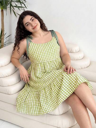 Solflare Spring/Summer New Casual Everyday Commute Party Suitable For Wedding, Music Festival, Back To School, Graduation, Vacation, Streetwear, Exploration, City Stroll, Multi-Occasion Wear, Can Be Worn Outerwear Or Layering, Contrast Bow Strap, Multi-Layer Pleated, Green & White Plaid Floral Print, Short, Loose, Plus Size Dress