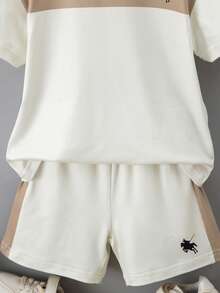 SHEIN Explorewe 两件套幼儿男童撞色T恤（骑士印花）和撞色短裤（骑士印花），适合春夏休闲、上学、运动、玩耍等场合。幼儿男童夏季套装，儿童图案T恤短裤套装 - 卡其色 - 查看 6