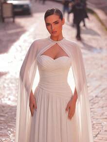 Aureia 优雅浪漫时尚的杏色雪纺露背披肩褶皱装饰A字连衣裙，优雅派对礼服，婚礼宾客礼服，杏色连衣裙，时尚优雅的伴娘礼服 - 杏色 - 查看 2