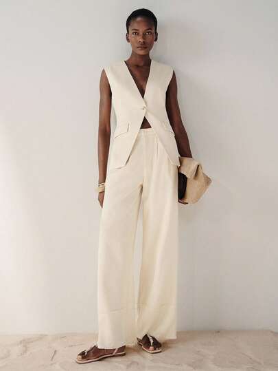 Aveloria Modichic 浅柠檬黄V领无袖套装，单扣设计，贴袋装饰，阔腿裤，垂坠感面料，现代都市风格，适合春夏商务场合、时尚聚会、正式会议、日常工作，彰显简约精致。女士V领单扣金属不对称无袖马甲，直筒流苏裤脚，套装包含马甲和马甲。