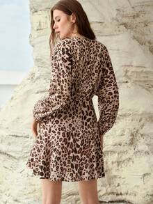 MOTF PREMIUM Đầm ngắn tay chất liệu pha lanh họa tiết da báo sang trọng, phù hợp cho mùa xuân và mùa hè. - màu nâu - Xem 3