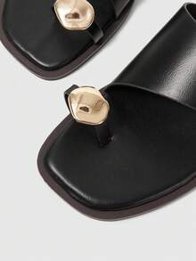 Sleekvia Ladies Comfortable Flat Wear-Resistant Versatile Metal Outdoor Flip-Flops Slippers Summer Shoes - Black - View 4
