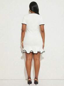 SHEIN SXY Vestido de uso diario minimalista de cuello y puños de contraste, de manga corta y cuello redondo, talla grande - Blanco - Ver 2