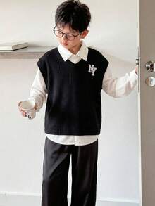 SHEIN Little Byeori Mua 2 tặng 1 bộ đồ thể thao phong cách Hàn Quốc cho bé trai, dáng rộng thoải mái, tối giản, tiện dụng, gồm áo sơ mi dài tay có cổ, áo vest và quần trắng, phù hợp cho đi học, mặc hàng ngày, du lịch, thể thao, mùa thu/đông. - Nhiều màu - Xem 5