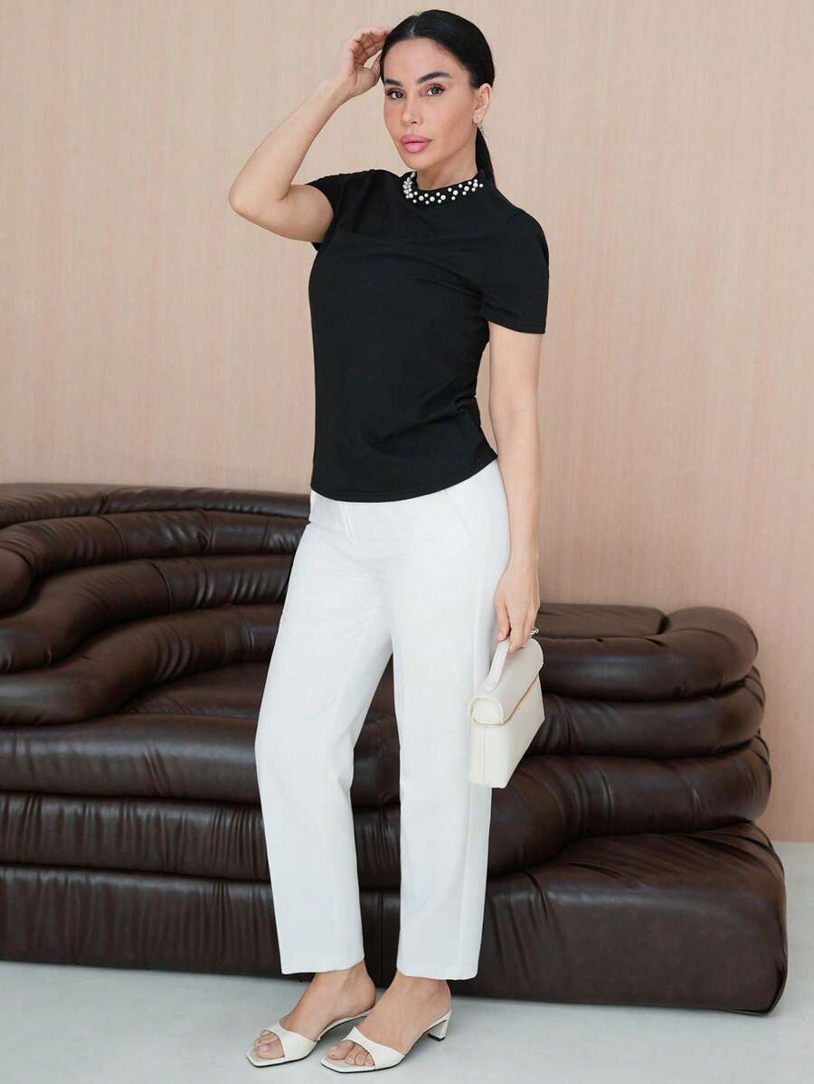 Milla Jasmine Camiseta de mujer con cuello redondo y manga corta con parches decorativos con perlas de imitación - Negro - Ver 1