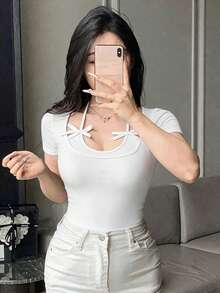 DAZY 女士夏季露背蝴蝶结装饰性感休闲修身短袖T恤 - 白色 - 查看 5
