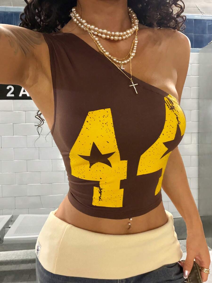 SHEIN HypeZone 街头风女装字母印花不对称肩部针织上衣，夏季 - 棕色 - 查看 1