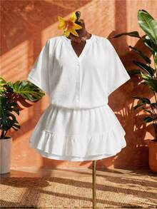 SHEIN CURVE+ 2026春夏新款大码休闲度假日常休闲套装，白色拼接短袖卷边立领V领收腰露脐上衣，搭配A字双层荷叶边不规则拼接打底裤、半身裙裤，梭织纹理面料，女款大码两件套 - 白色 - 查看 6