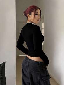 StreetHx 女士秋冬杏色新款中国风纽扣装饰龙纹印花修身舒适街头风Y2K复古2000年代风格立领长袖T恤 - 黑色 - 查看 2