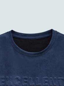 Modcrash 休闲男士短款T恤，麂皮绒面料，压纹图案，宽松落肩廓形，简约压纹字母Logo，适合日常、通勤、度假和返校穿着，非常适合男友/丈夫或情侣搭配。宽松T恤，男士街头风，男士衬衫，男士上衣，宽松版型，适合秋季穿着，复古美式风格，男女皆宜，宽松版型夏季服装——适合日常穿着和夏季度假装扮。 - 藏蓝色 - 查看 3