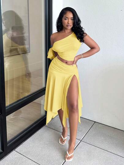 Alexandranx 女士纯色毕业季白色连衣裙，不对称不对称领口上衣，系带和不对称下摆高侧开衩褶皱裙