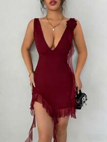 Nuevo vestido mini de primavera/verano para mujer, con diseño de malla y parches, elástico, con estampado floral 3D de unicolor, escote en V profundo, busto fruncido, cintura ceñida, abertura alta con volantes en el bajo, espalda descubierta, elegante y sexy para fiestas, vacaciones y citas - Burdeos - Ver 4