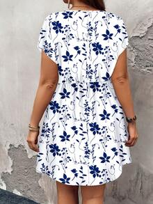 EMERY ROSE Casual Vintage Blue & White Floral Pattern Waist Pleated Loose Round Neck Short Sleeve Plus Size Dress, Suitable For Spring/Summer Vacation - Multicolor - View 2