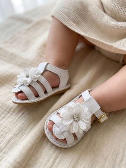 Sandalias de Verano Transpirables para Bebés, Sandalias Suaves con Suela de Goma Antideslizantes, Zapatos para Primero Pasos con Decoración de Flor con Pedrería, Sandalias para Bautizo y Ceremonia.