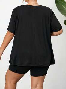 SHEIN CURVE+ CURVE 4件套加大码女式纯色短袖T恤和七分裤套装，Curve Plus，Hoho Vacation沙滩装/沙滩裙/沙滩度假装/沙滩必备/毕业典礼/下午茶派对礼服 - 黑色 - 查看 2