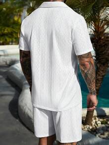 Manfinity RSRT Bộ đồ nam màu trắng, chất liệu dệt jacquard khoét lỗ, kiểu dáng thường ngày, gồm áo sơ mi ngắn tay và quần short, thích hợp cho kỳ nghỉ. - trắng - Xem 2