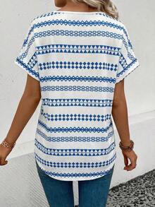 Selamara Casual Basic V-Neck Turnover Cuff White Base Retro Blue Print T-Shirt - Multicolor - View 2