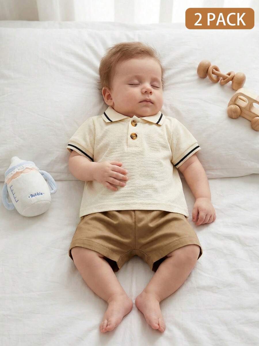 SHEIN Set de 2 piezas para bebé niño recién nacido | Camisa polo de manga corta blanca + pantalones cortos caqui, de algodón, casual, elegante y cómodo, adecuado para vacaciones/fiestas, salidas, sesiones de fotos - Multicolor - Ver 1