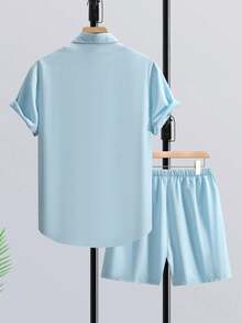 Manfinity RSRT Bộ đồ nam màu trơn, tay ngắn cài một hàng khuy và quần short, kiểu dáng thường ngày, thích hợp cho kỳ nghỉ. - Màu xanh nhạt - Xem 2