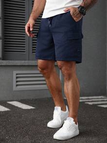 Manfinity Homme Quần đùi nam dáng rộng, có túi nắp bên hông và dây rút ở eo. - Màu xanh hải quân - Xem 5