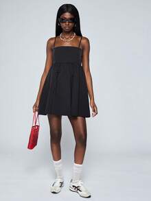 COUREZ Đầm hai dây ngắn kiểu smock / Trang phục mùa xuân Y2K cho nữ, đầm kẻ caro dễ thương, trang phục đi chơi, đầm không tay, trang phục đi nghỉ mát, trang phục mùa hè, đầm đen. - màu đen - Xem 1