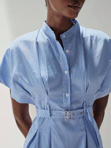 Aveloria Modichic 女士条纹褶皱休闲连衣裙，适合派对、通勤和外出；女士夏季衬衫；带腰带衬衫；女士商务衬衫；女士夏季套装；女士办公室工作服 - 藍白色 - 查看 4