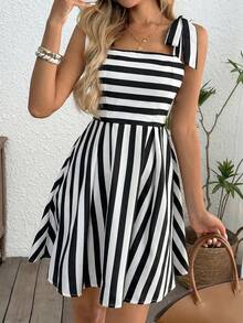 SHEIN LUNE Vestido corto casual de mujer con tirantes finos y rayas, para verano - Blanco y Negro - Ver 5