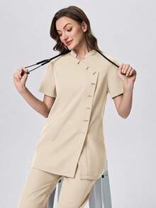 Scrubzie Bộ đồng phục y tế nữ chống nhăn, cổ tàu, tay ngắn, nhiều nút, gồm áo và quần. - Màu be - Xem 2
