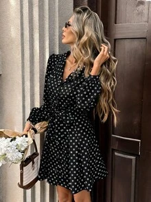 SHEIN PariChic 这款女士优雅咖啡色长袖连衣裙饰有浪漫的玫瑰印花，配有蝴蝶结腰带和前襟纽扣，时尚的设计适合秋冬、春夏、度假、情人节约会、生日等场合，A字廓形，可爱浪漫的泡泡袖短款连衣裙。 - 黑色 - 查看 7