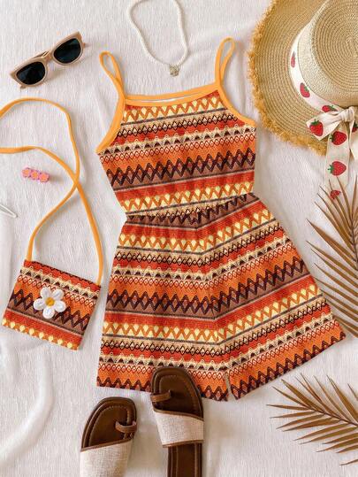 Bohemien-Stil Kinder-Romper, warmes orangefarbenes geometrisches Wellen-Retro-Muster, Träger-Design für Atmungsaktivität, elastischer Bund für bequemen Sitz, inklusive passender Umhängetasche, florale Dekoration für verspielten Look, geeignet für Ausflüge von Tween Mädchen, Strandurlaub, Freizeitbekleidung, bequem und exotisch, kreiert ein lebendiges und dynamisches Urlaubsoutfit, ein herausragendes Sommerteil für die Reise
