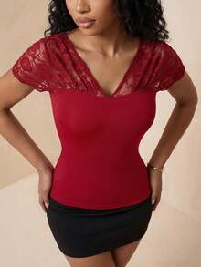 SHEIN Raffinéa Women's Sexy Lace Patchwork V-Neck Fitted Cropped T-Shirt - Red - View 5