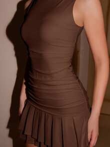 Bris Aura Vestido mini blanco de unicolor sin mangas, con doble capa de pliegues ajustados, adecuado para verano, otoño e invierno - Marrón - Ver 7