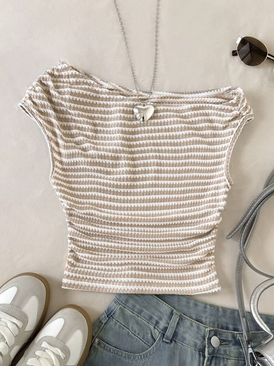 少女纹理条纹不对称肩部蝙蝠袖T恤上衣，条纹衬衫，春夏秋季穿着，通勤，优雅休闲，日常百搭 - 卡其色 - 查看 1