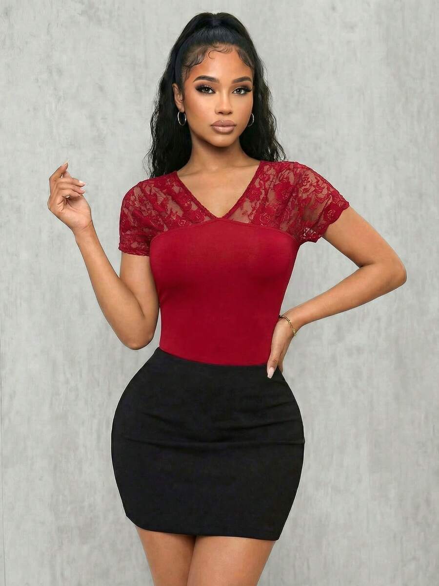 SHEIN Raffinéa Women's Sexy Lace Patchwork V-Neck Fitted Cropped T-Shirt - Red - View 1