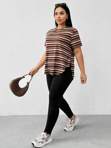 Shapeblank 大码女装春夏时尚休闲宽松舒适日常百搭显瘦棕色条纹短袖上衣搭配黑色紧身打底裤两件套，街头风，裤装套装，简约风格，夏季服装，机场穿搭 - 棕色 - 查看 6