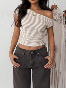 少女纹理条纹不对称肩部蝙蝠袖T恤上衣，条纹衬衫，春夏秋季穿着，通勤，优雅休闲，日常百搭 - 卡其色 - 查看 3