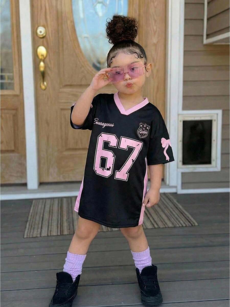 Y2K风格V领标语休闲街头风粉色蝴蝶结图案黑色宽松舒适针织迷你连衣裙，春夏款 - 黑色 - 查看 1