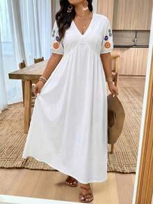 EMERY ROSE Plus Size V-Neck Embroidered Petal Sleeve Loose Long Dress - White - View 5
