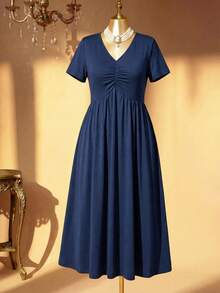 Rometta 大码女式优雅休闲V领褶饰短袖针织连衣裙，新品上市 - 藏蓝色 - 查看 3