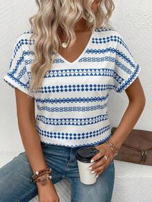 Selamara Casual Basic V-Neck Turnover Cuff White Base Retro Blue Print T-Shirt - Multicolor - View 4